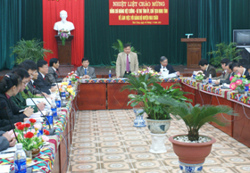 Đồng chí Hoàng Việc Cường, Bí thư Tỉnh ủy phát biểu kết luận buổi làm việc với BTV Huyện ủy Mai Châu